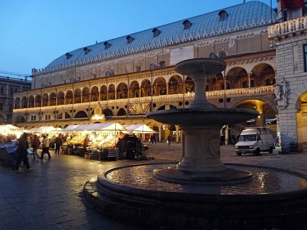 Piazza delle Erbe, Padova